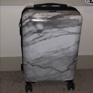 Astyll Milk Marble Carry On